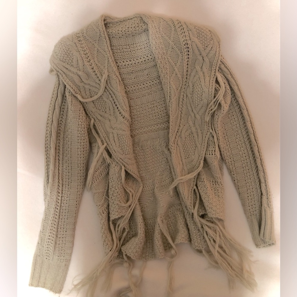 Gently worn. Pet and smoke free home. Knitted sweater.